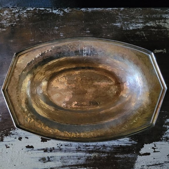 Antique SHM Simpson Hall Miller & Co Hammered Silverplate Dish, Monogrammed - Picture 2 of 8